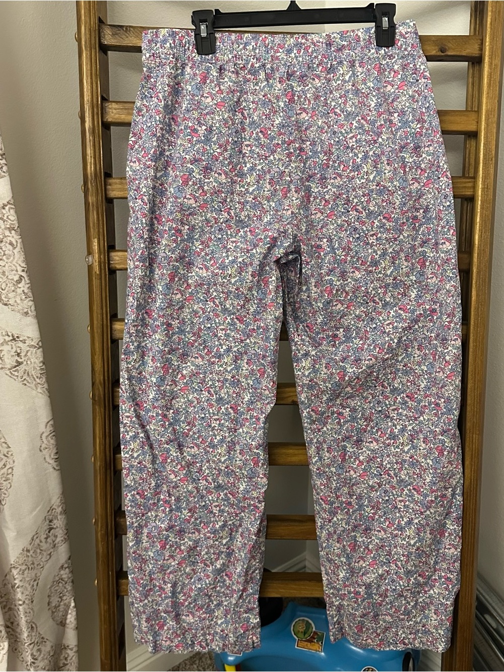 GAP Floral Elastic Waist Pants in Pink, Blue & White - Picture 4 of 5
